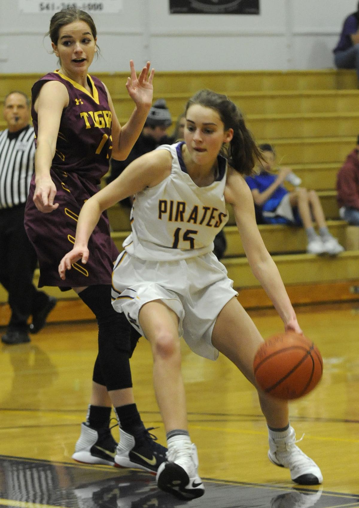 Youth Propels Marshfield Girls To Easy Win Local Sports Theworldlink Com