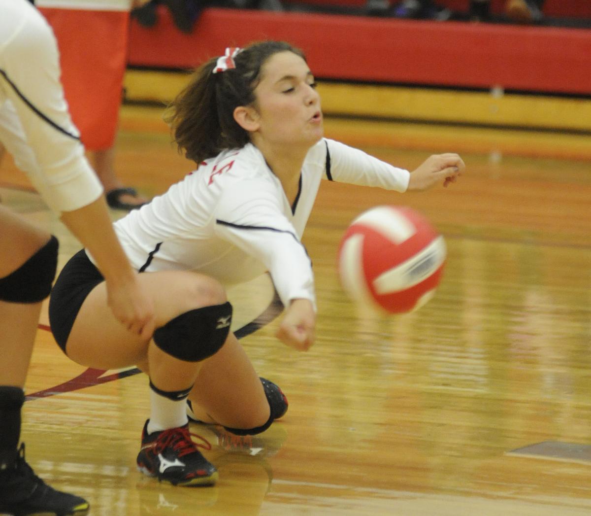 Coquille volleyball falls to Cascade Christian