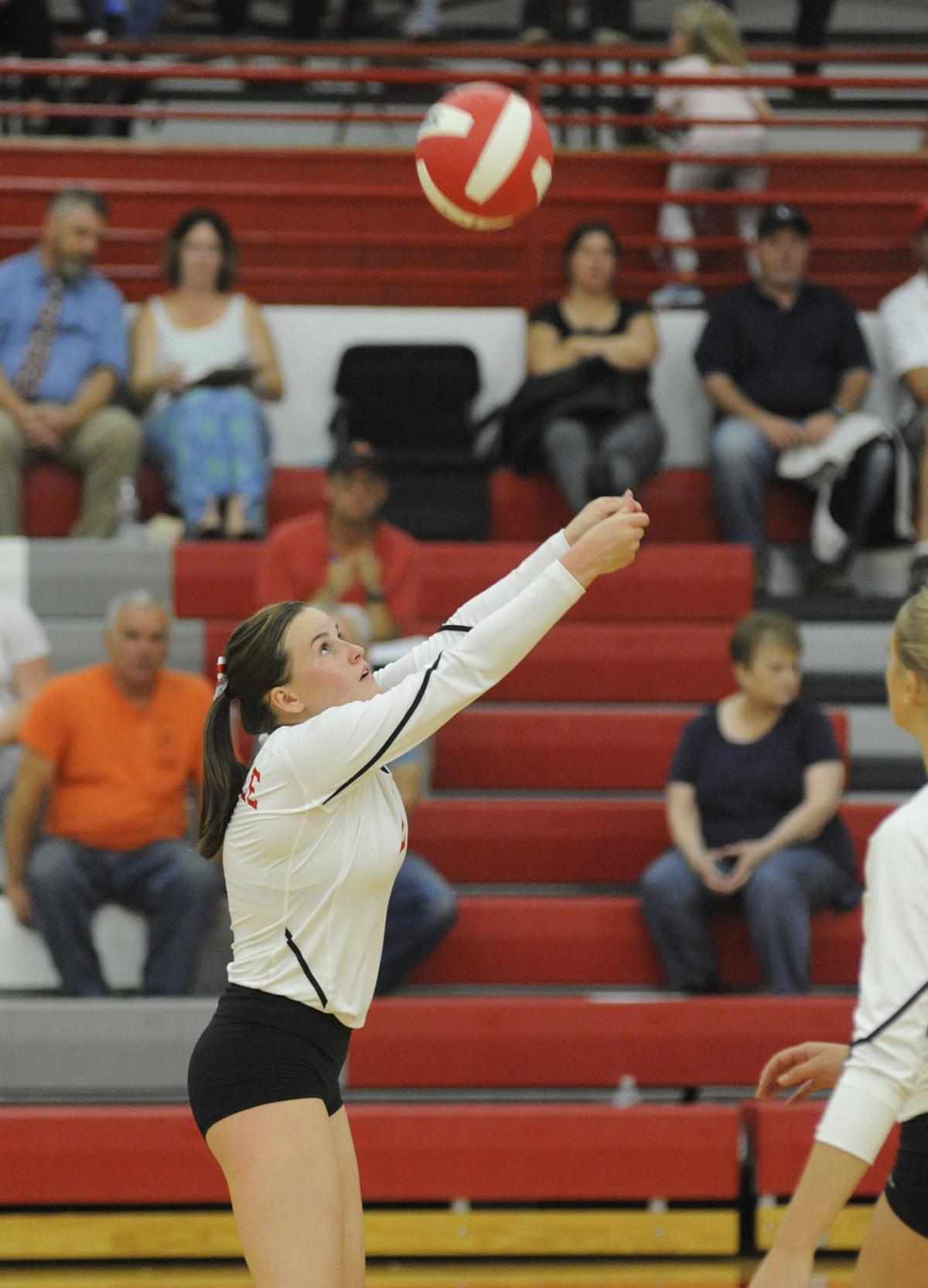 Coquille volleyball falls to Cascade Christian