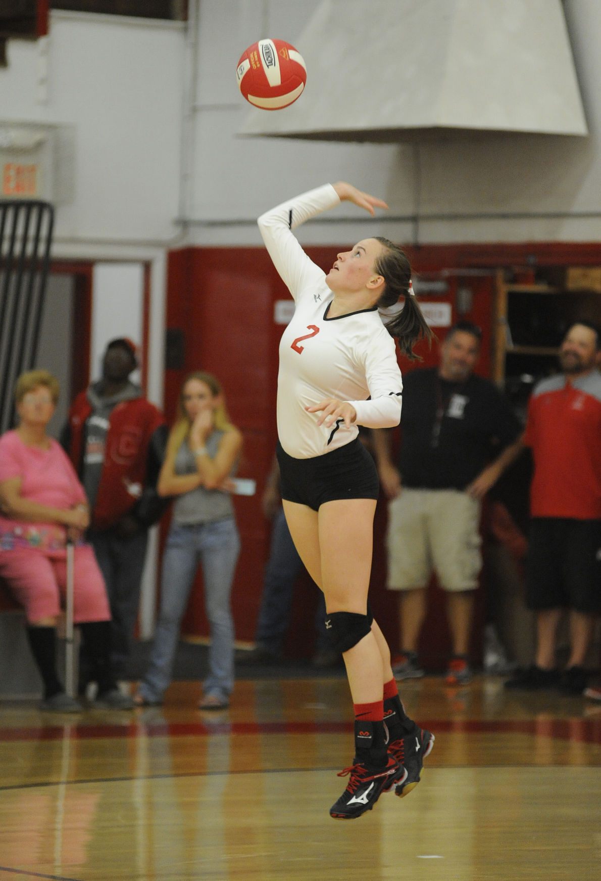 Coquille volleyball falls to Cascade Christian