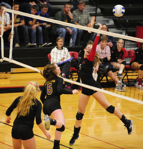 Marshfield at Reedsport Volleyball Photo Collections