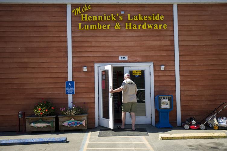 Hennick's in Lakeside has fun with its customers Local News