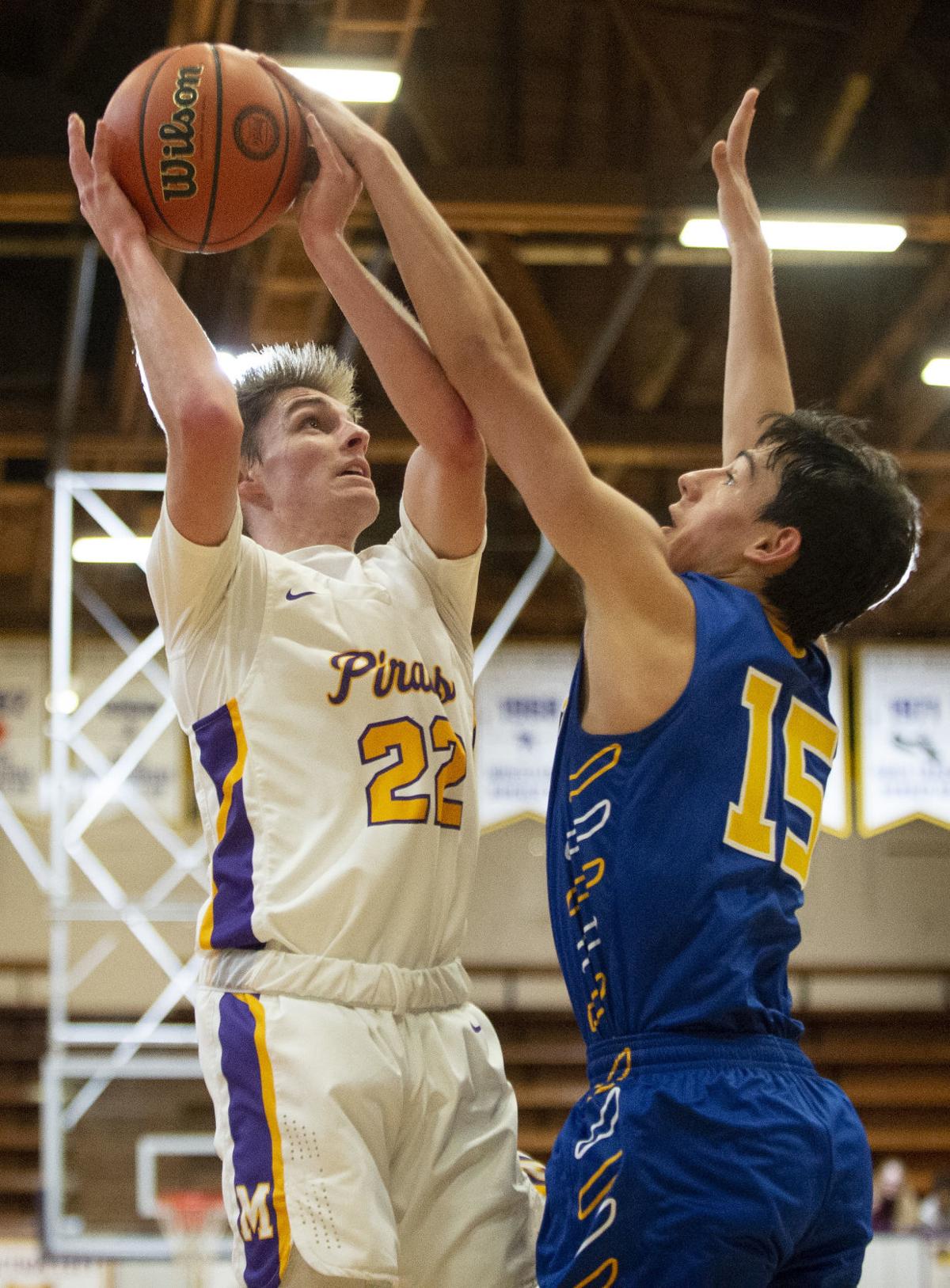 Strong Fourth Quarter Sends Marshfield Boys To Final Local