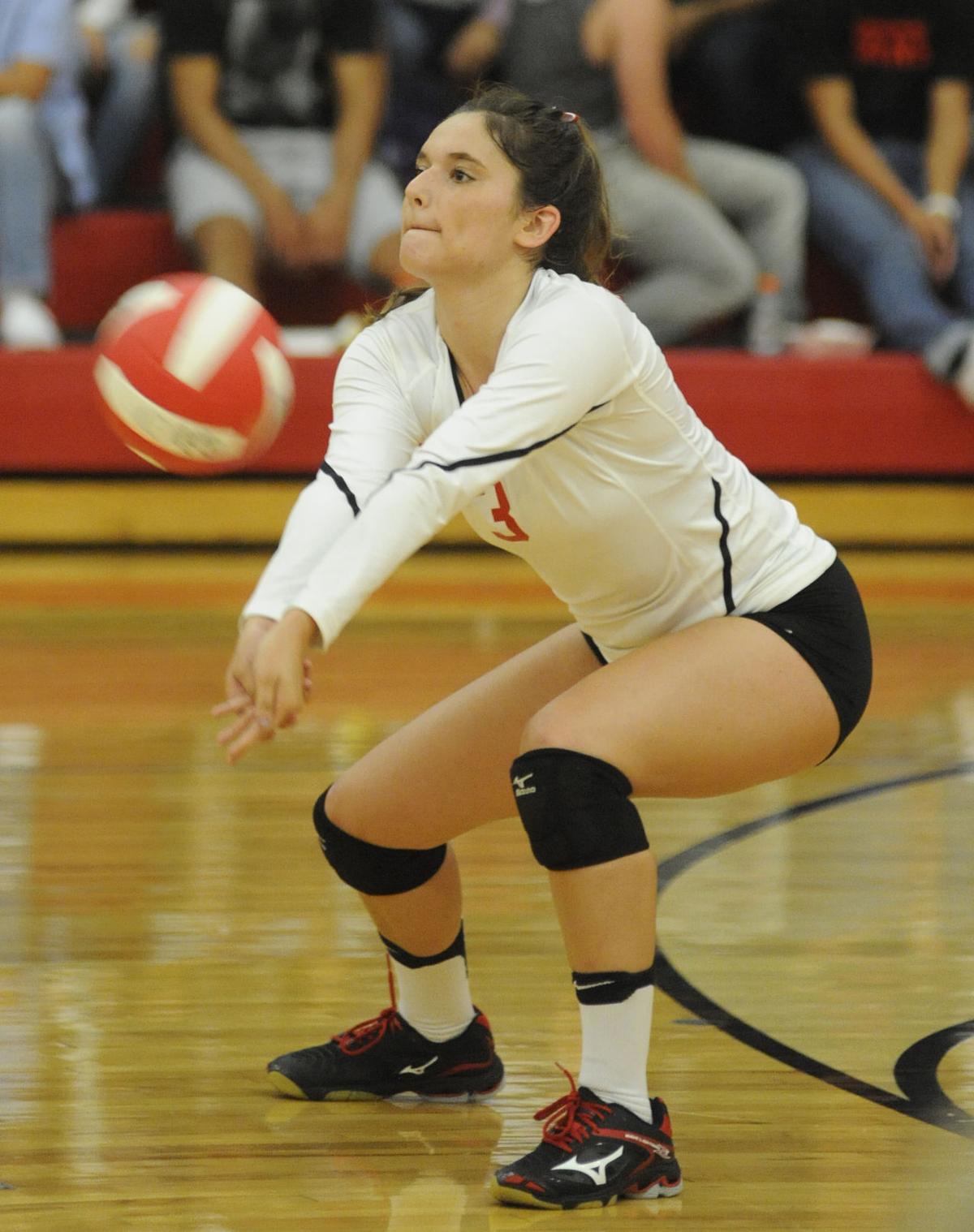 Coquille volleyball falls to Cascade Christian
