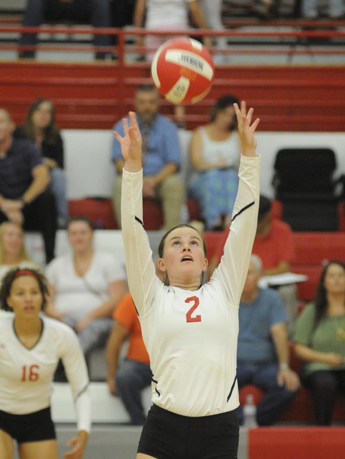 Coquille volleyball falls to Cascade Christian