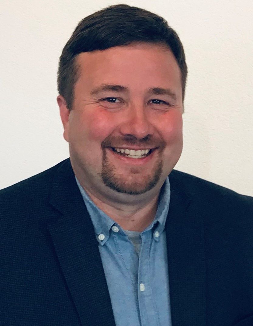Coos County native takes helm of North Bend Farmers Insurance agency | Business | theworldlink.com