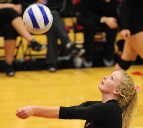 Marshfield at Reedsport Volleyball Photo Collections