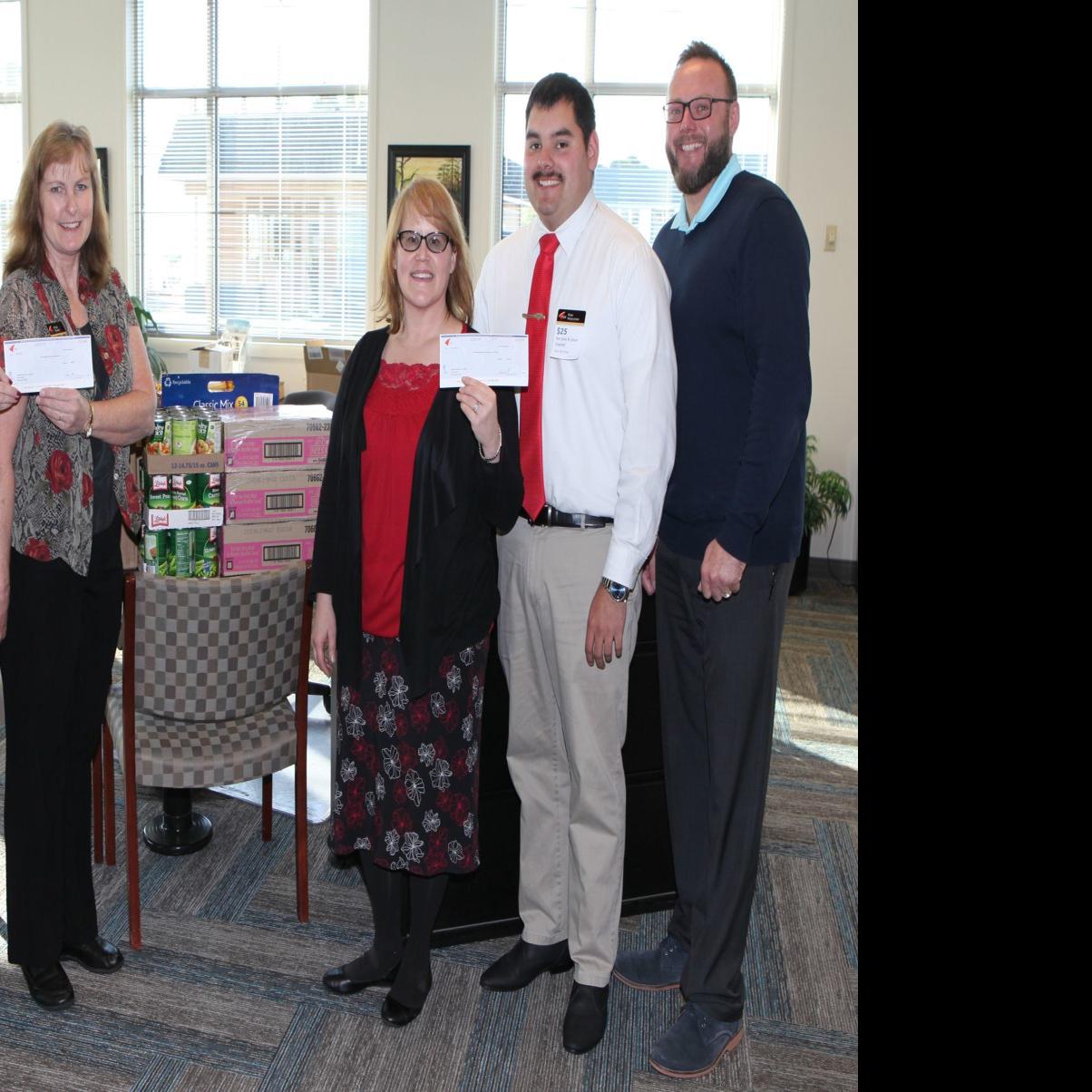 Banner Bank Gives To Bandon Feeds The Hungry News Theworldlink Com