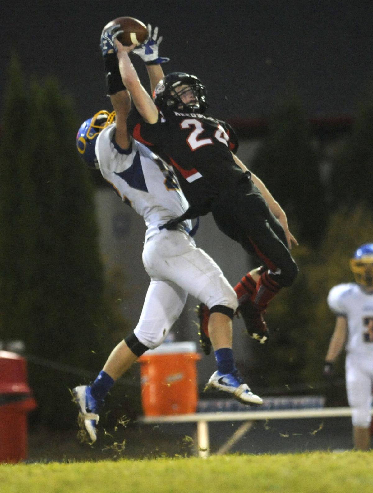 Reedsport vs. Oakland Football | Photo Collections | theworldlink.com Reedsport vs. Oakland Football | Photo Collections | theworldlink.com