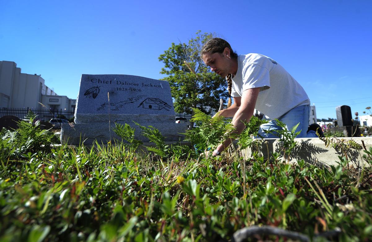 Marshfield Pioneer Cemetery Cleanup