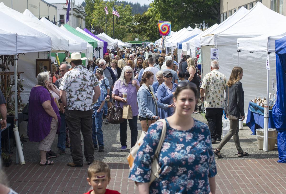 Blackberry Arts Festival attracts thousands of visitors to downtown