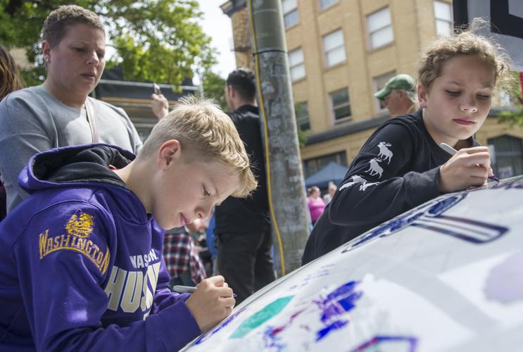 Blackberry Arts Festival attracts thousands of visitors to downtown