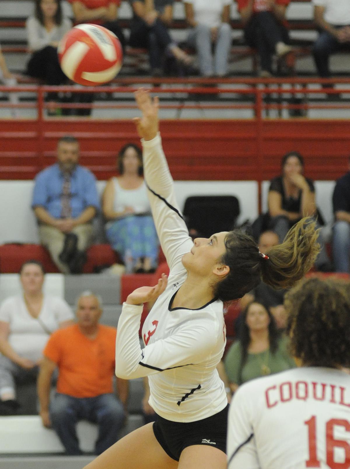 Coquille volleyball falls to Cascade Christian
