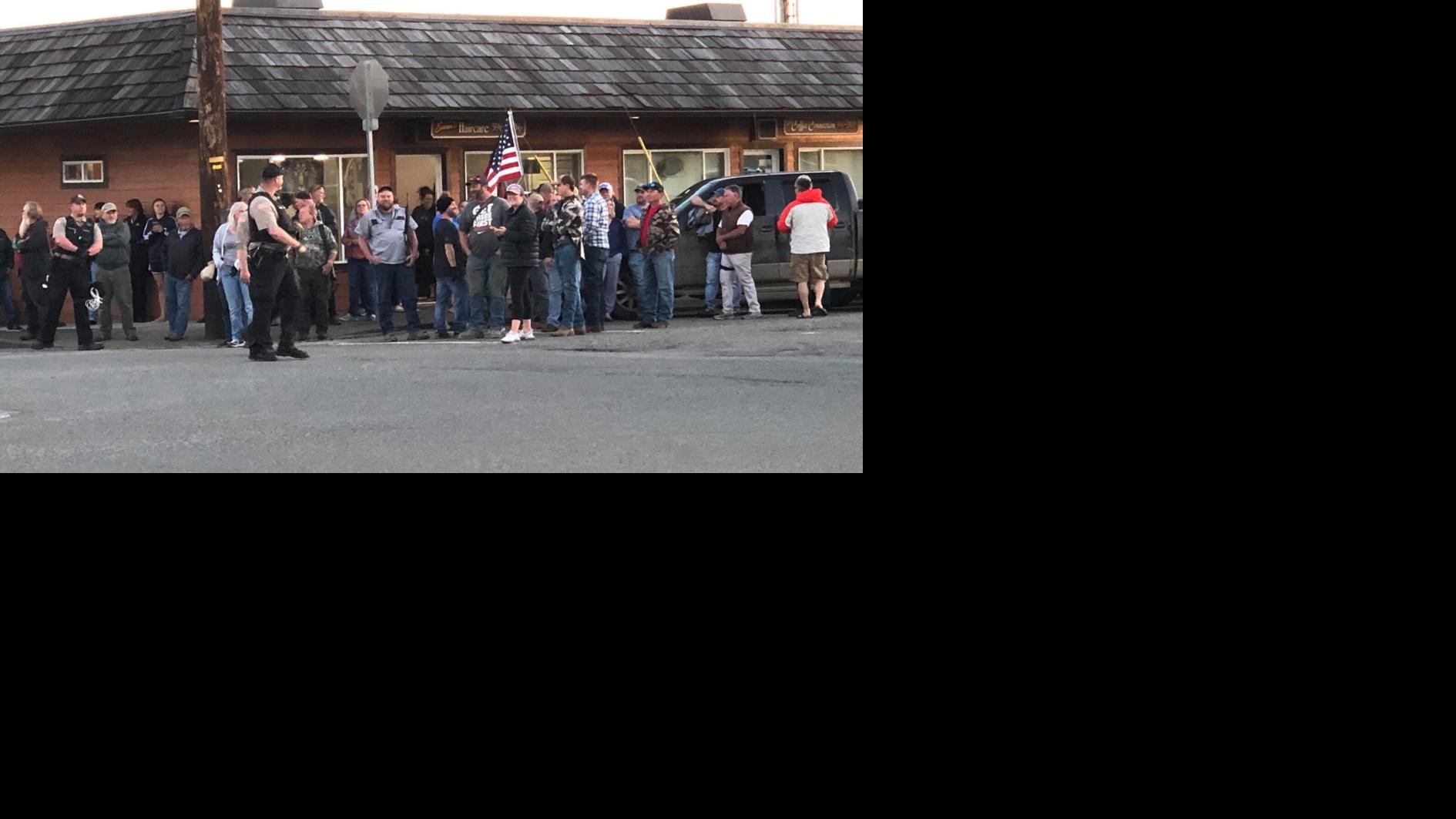 Hundreds Turn Out To Stop Rumored Riot Local News Theworldlink Com
