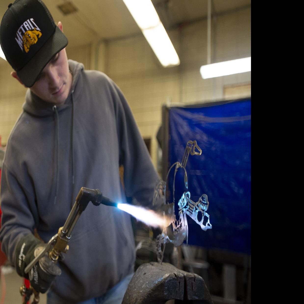 North Bend High School Students Sell Metal Art To Fund