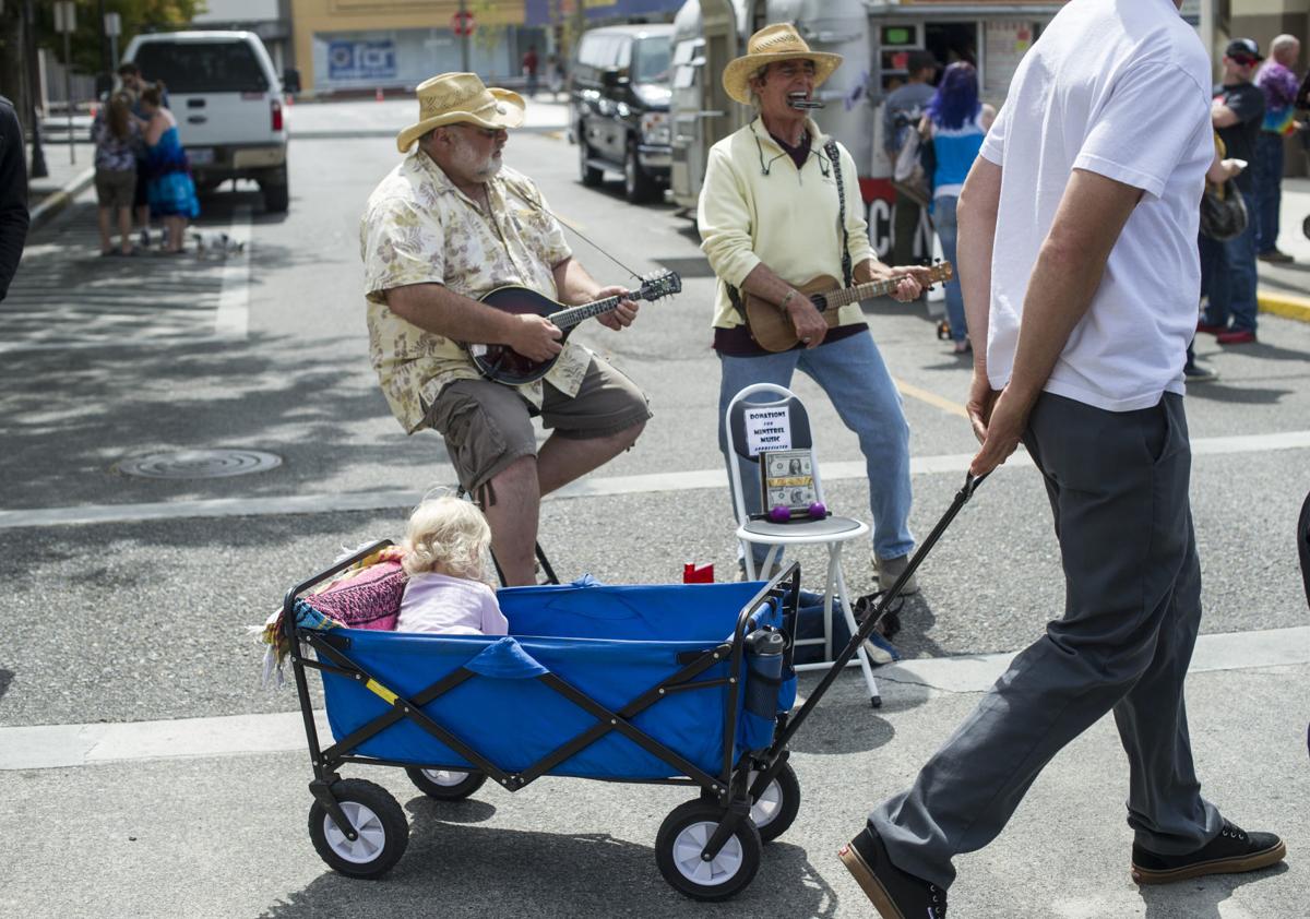 Blackberry Arts Festival attracts thousands of visitors to downtown
