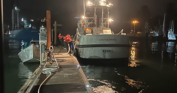 Coast Guard rescues 2 men from capsized boat off the S.W. Oregon Coast ...
