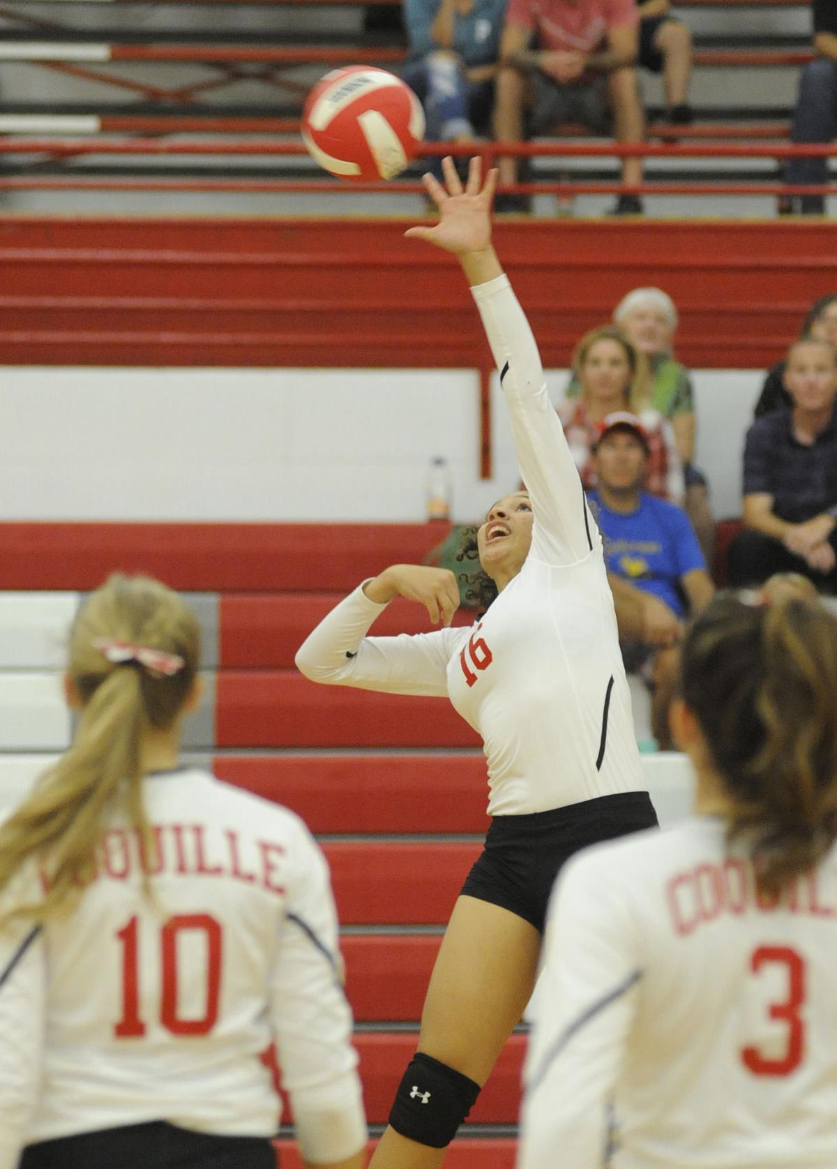 Coquille volleyball falls to Cascade Christian