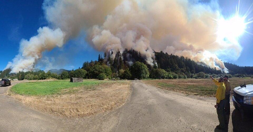 Forest fire causes evacuation of residents near Mapleton | Local News ...