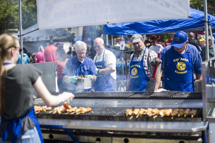 Blackberry Arts Festival attracts thousands of visitors to downtown