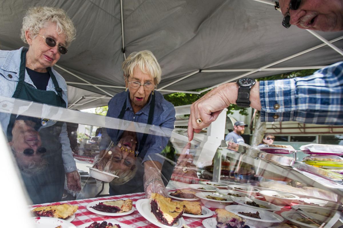 Blackberry Arts Festival attracts thousands of visitors to downtown