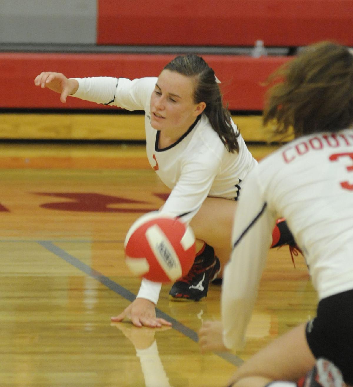 Coquille volleyball falls to Cascade Christian