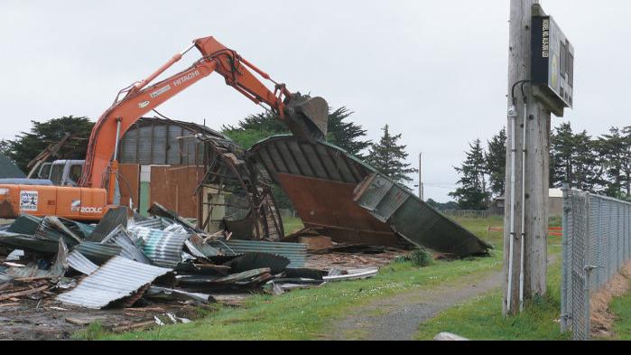 Bandon S Quonset Hut Torn Down Bandon News Theworldlink Com