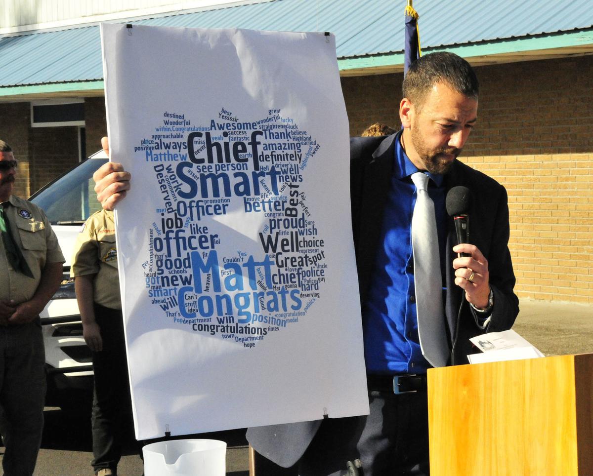 Matt Smart sworn in as Reedsport police chief before community News