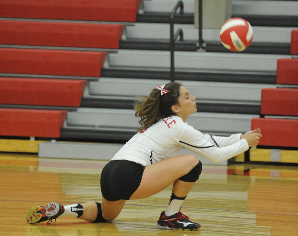 Coquille volleyball falls to Cascade Christian