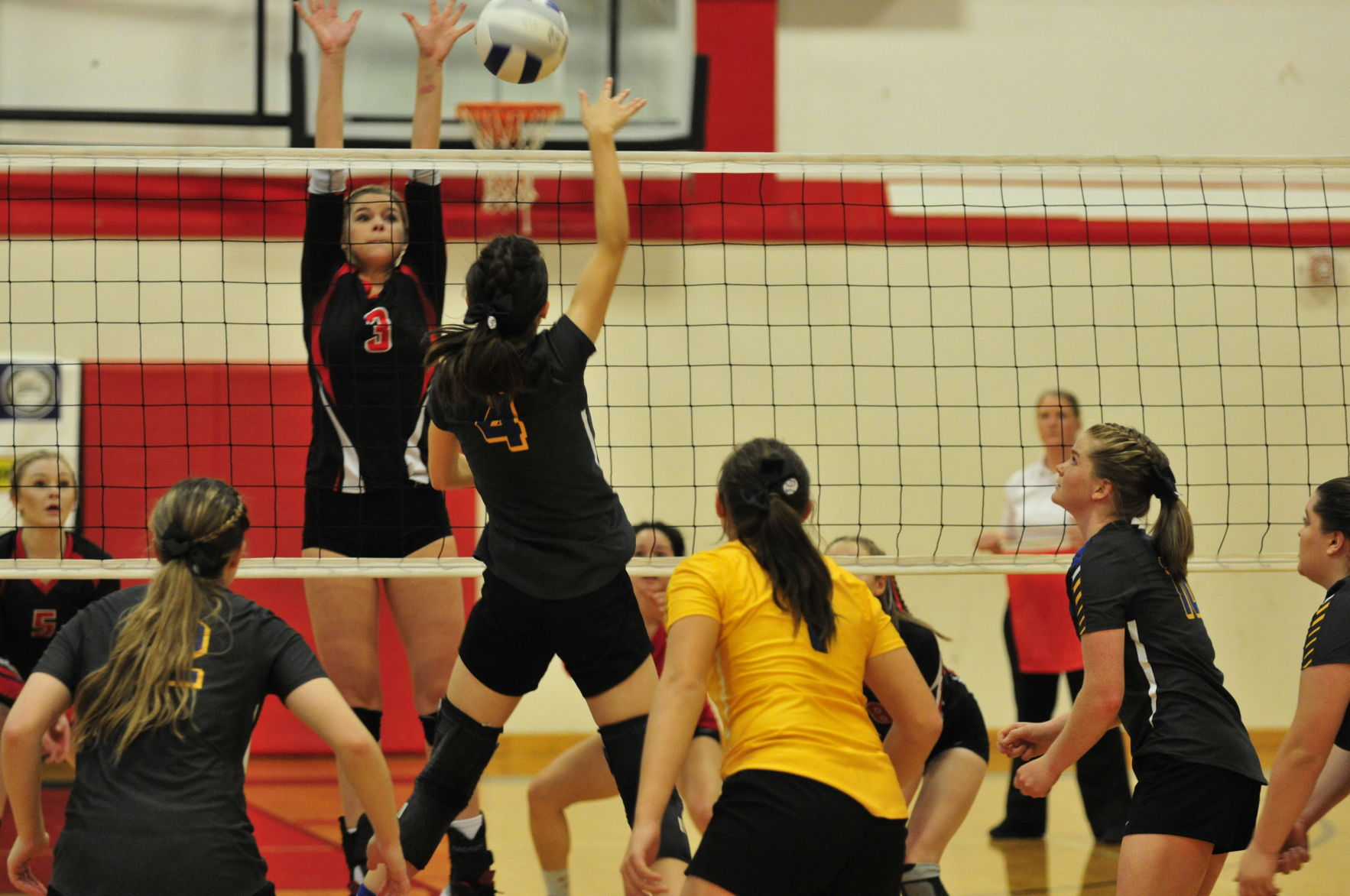 Reedsport sweeps top volleyball honors in Sunset Conference