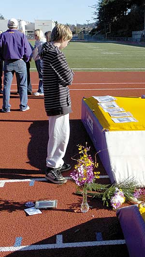 Marshfield pole vault coach Solomon dies | Sports | theworldlink.com