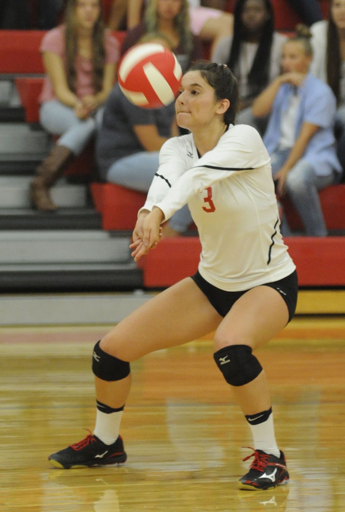 Coquille volleyball falls to Cascade Christian