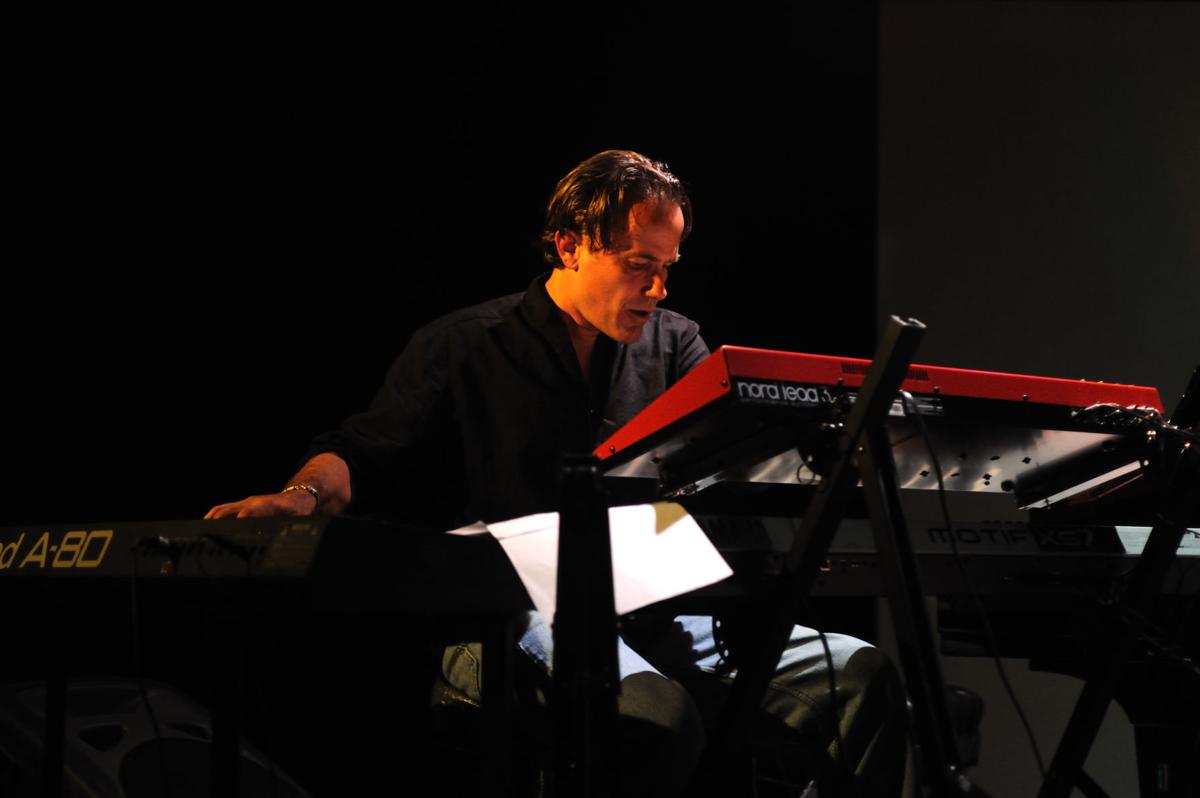 Keyboardist George Whitty Returns March 31 Lifestyles Theworldlink Com
