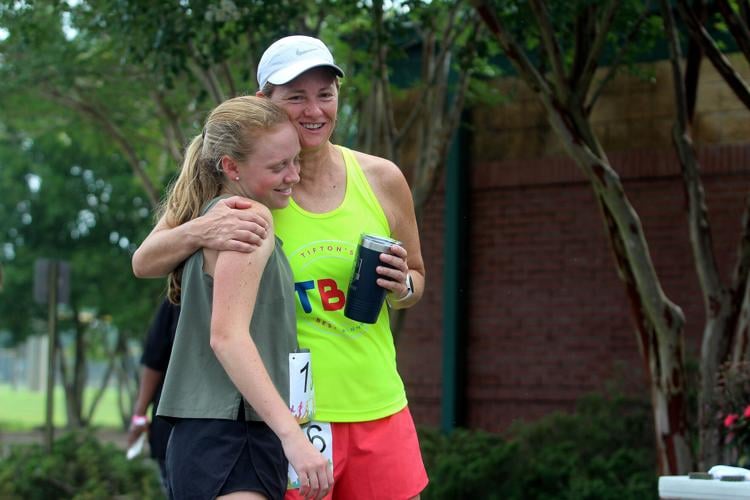 Going for the Goldens: Run for Love 5K won by siblings, Sports