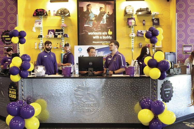 Gear up: Planet Fitness holds ribbon cutting, News