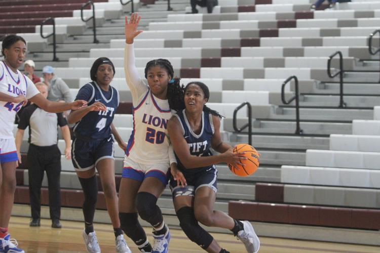 Peachtree Ridge pulls away late to defeat Lady Devils