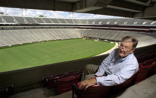 WATCH: Georgia Bulldogs Fans Celebrate Atlanta Braves' World Series in  Sanford Stadium