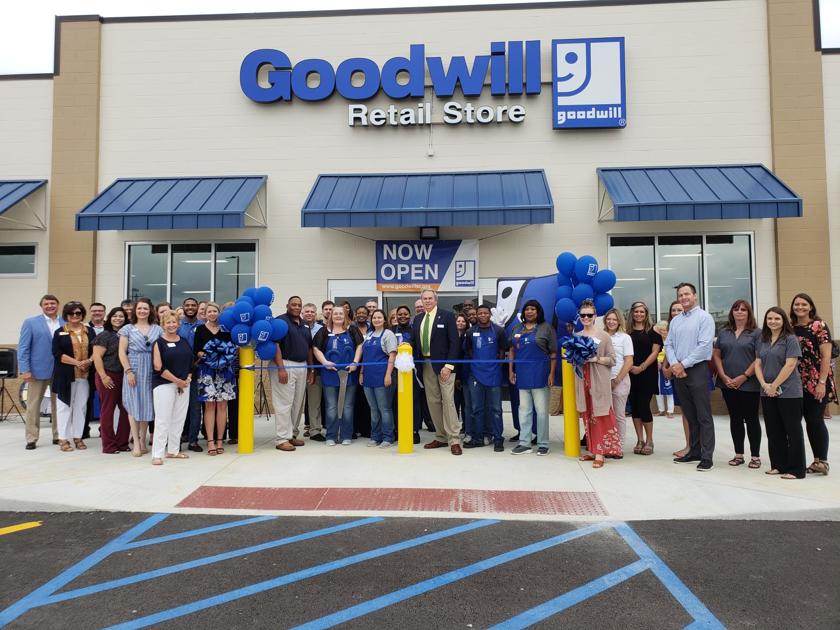 Goodwill holds grand opening for new location | News | tiftongazette.com