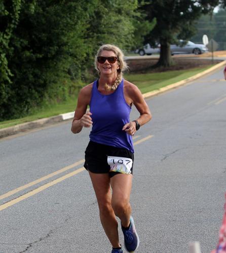 Going for the Goldens: Run for Love 5K won by siblings, Sports