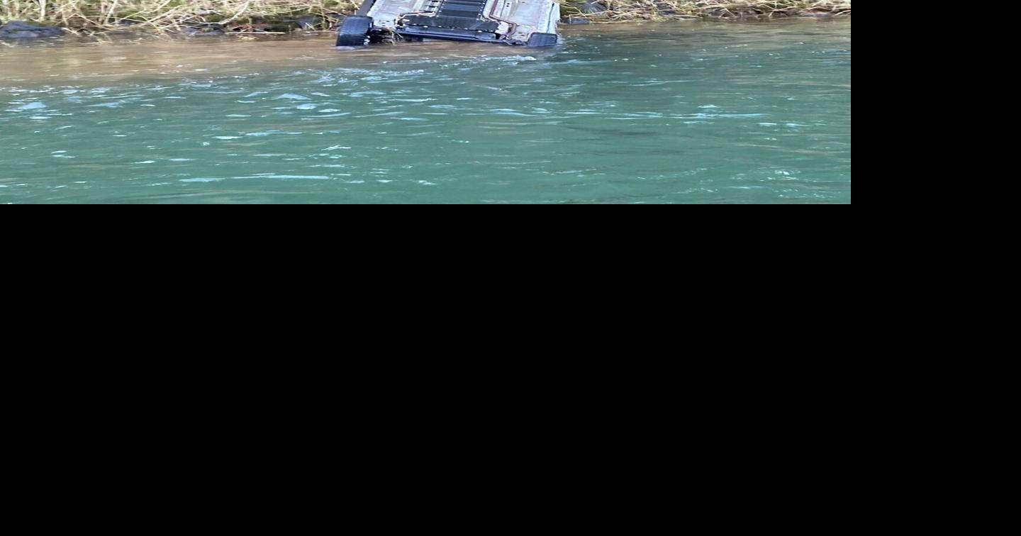 Photos Tillamook Sheriff Marine Patrol officers pull car out of