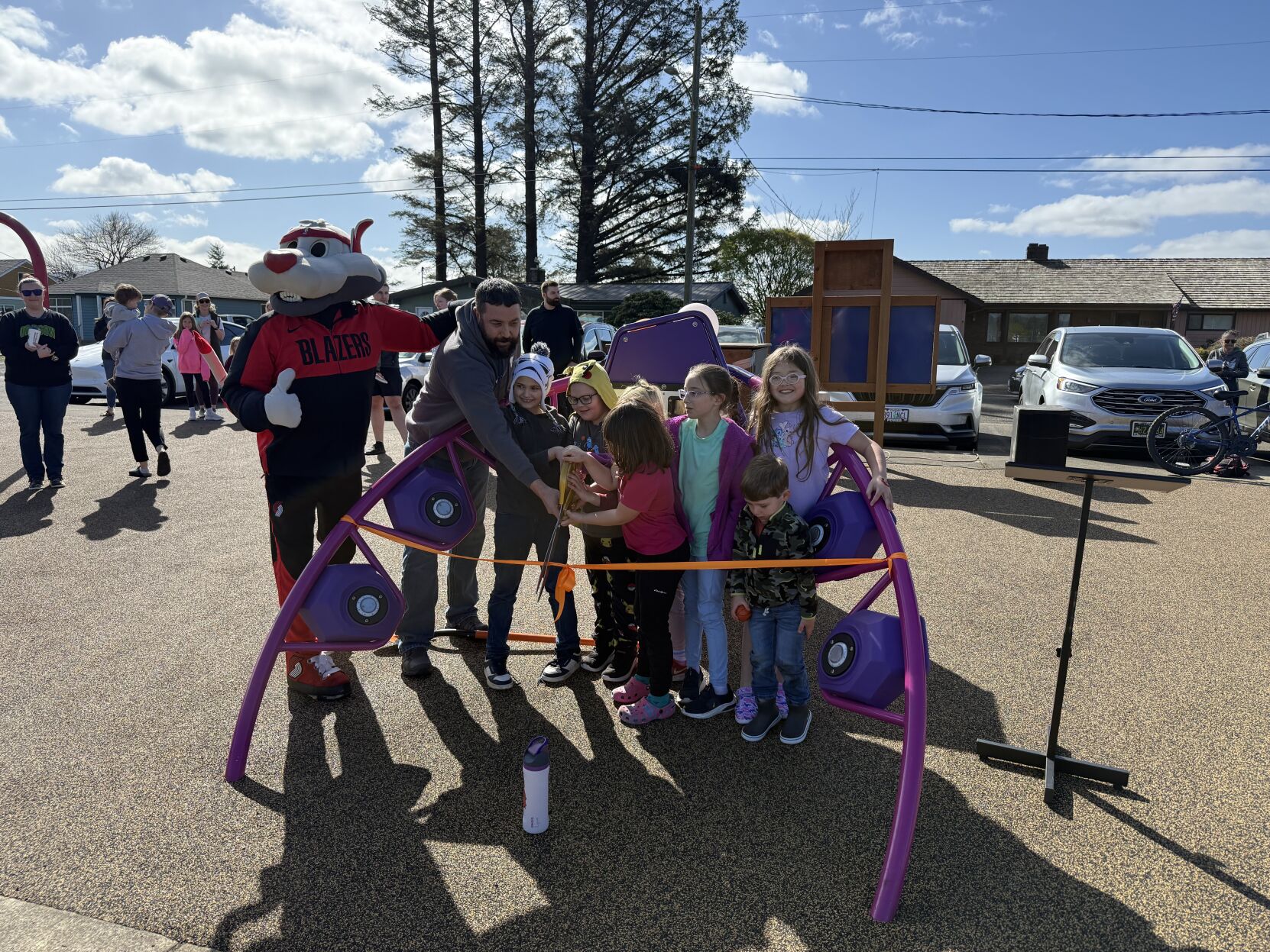 Coatsville ribbon cutting 1 | | tillamookheadlightherald.com