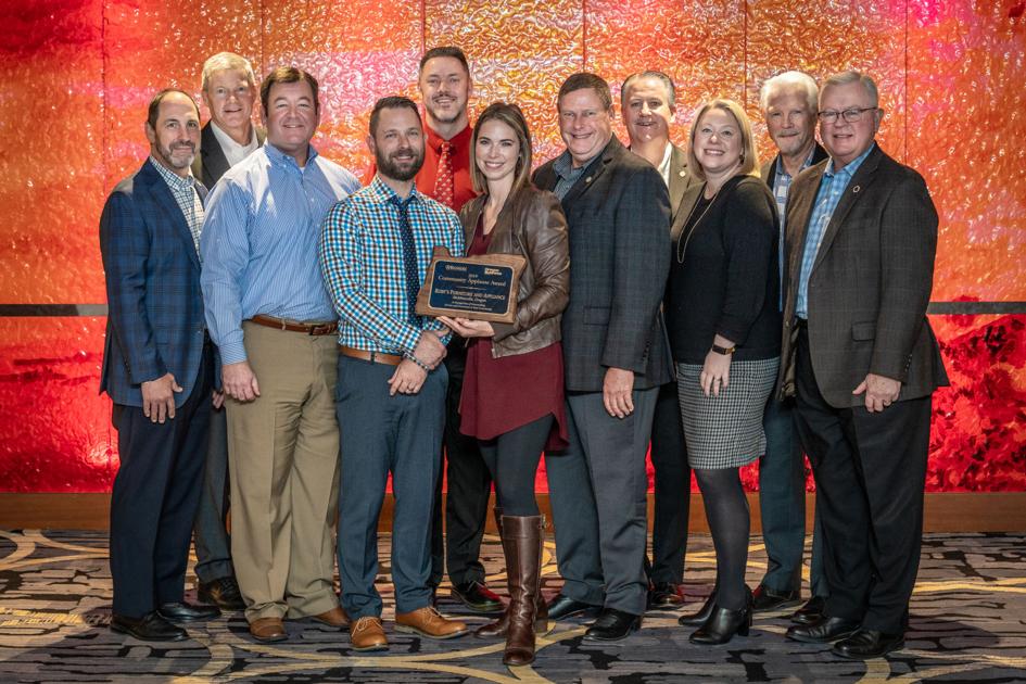 Roby’s Furniture receives 2019 Community Applause Award Community