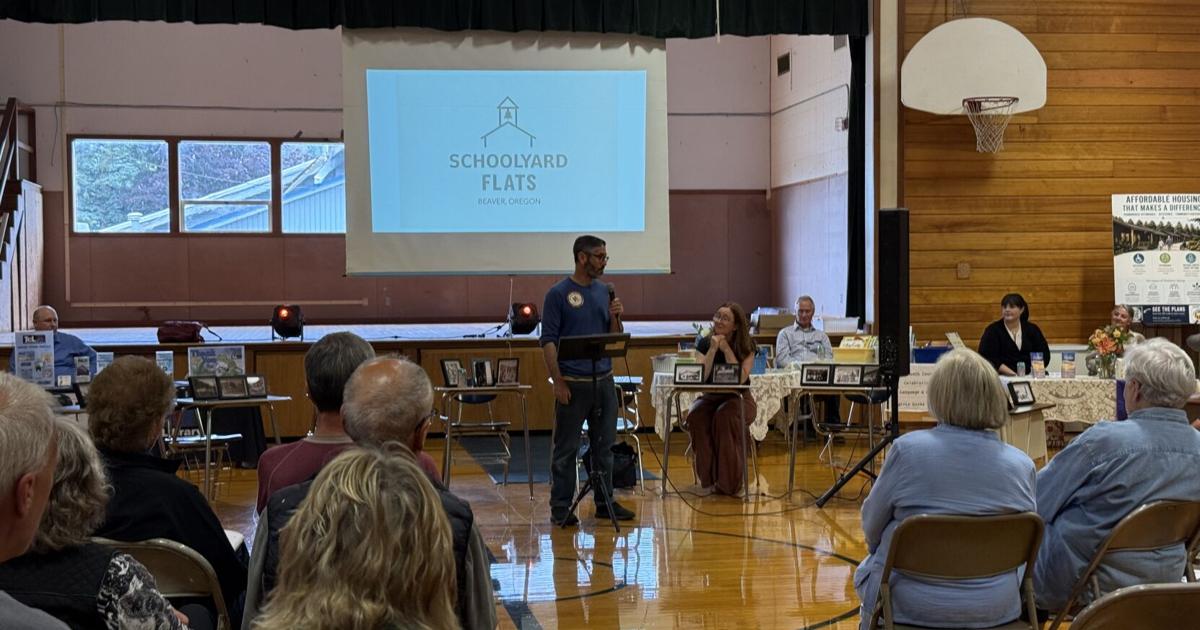 Community reminisces at Beaver School