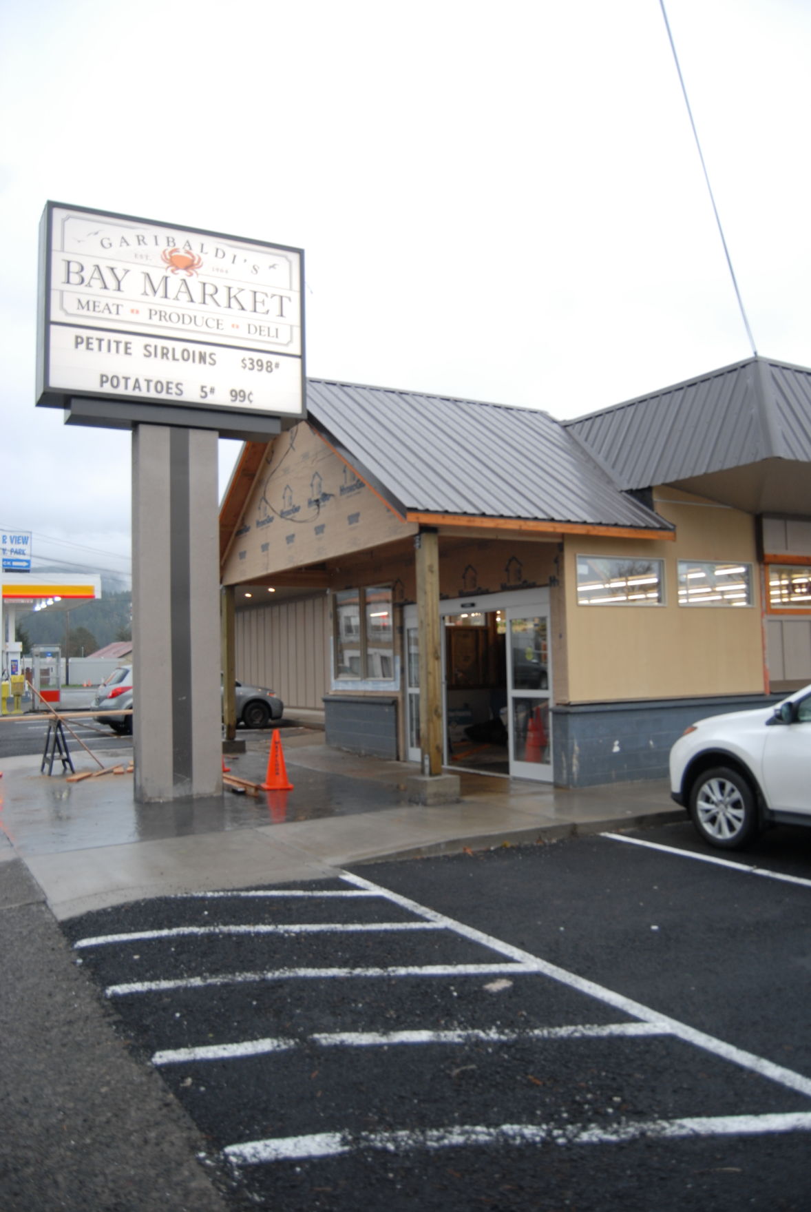 Garibaldi Bay Market Finishes Facelift Community Tillamookheadlightherald Com