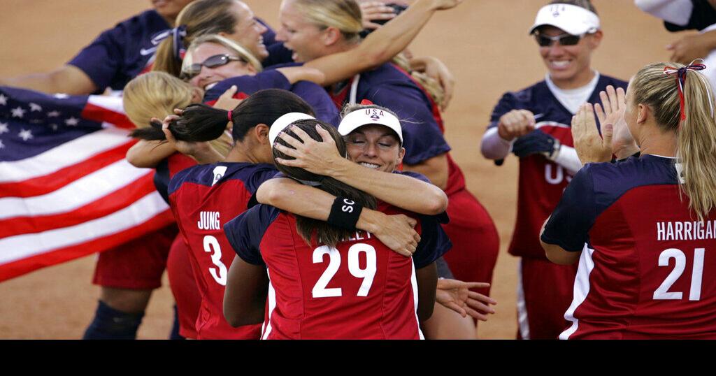 2004 U.S. softball team wins its third straight Olympic gold medal