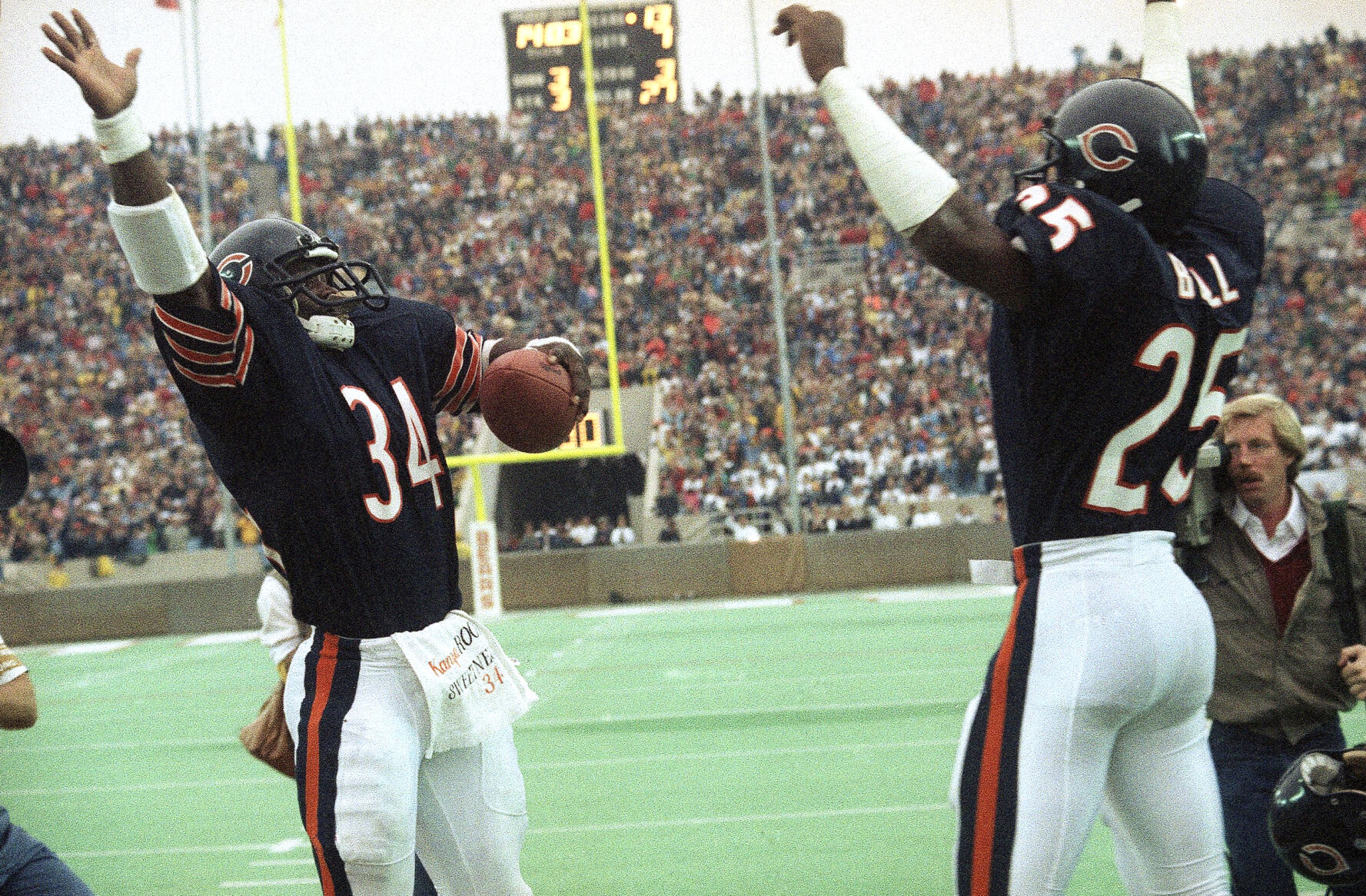 Today in sports history: Walter Payton breaks Jim Brown's career