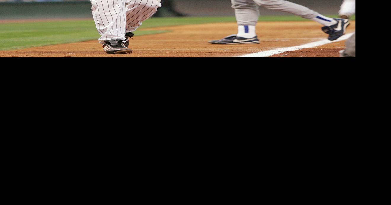 2005 Greg Maddux wins battle of 300win pitchers