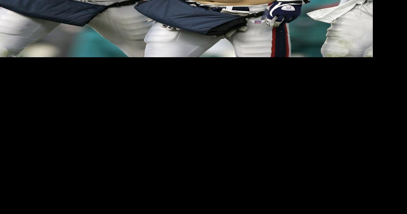 2006 Doug Flutie converts the NFL’s first successful drop kick in 64