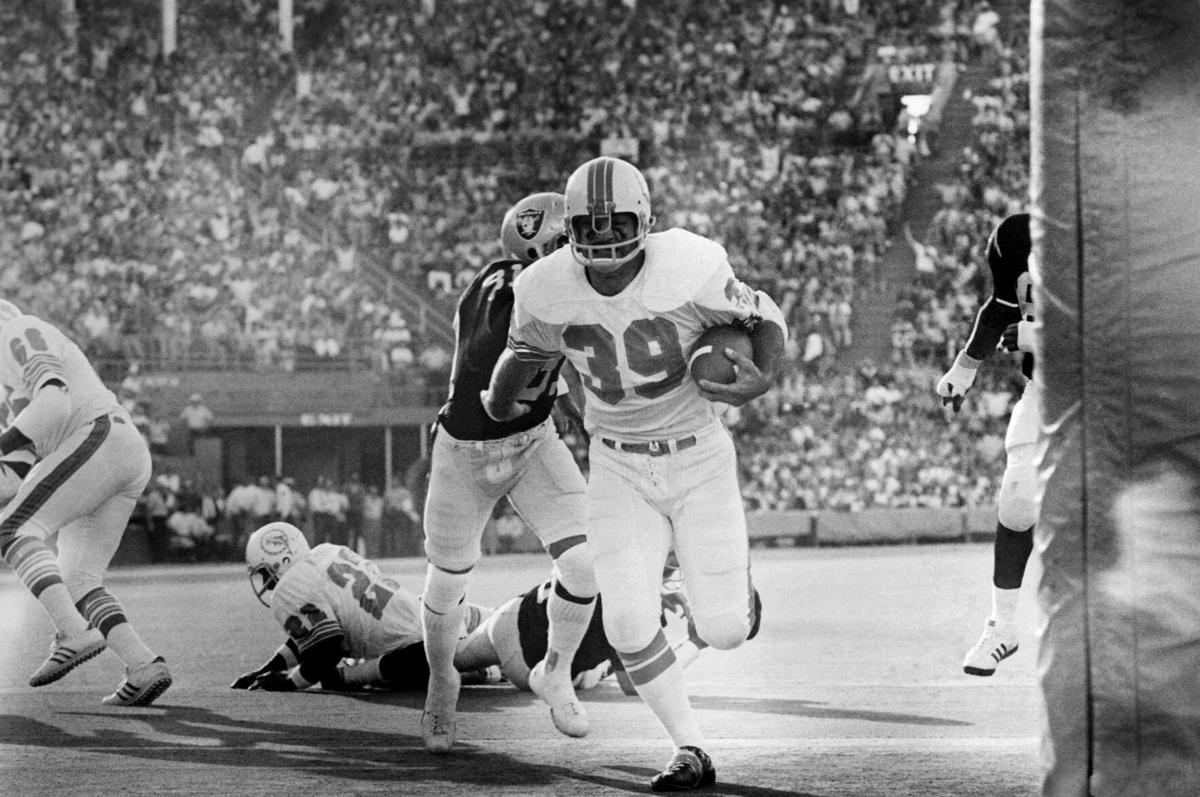 Larry Csonka (39) of the Miami Dolphins in game with Minnesota