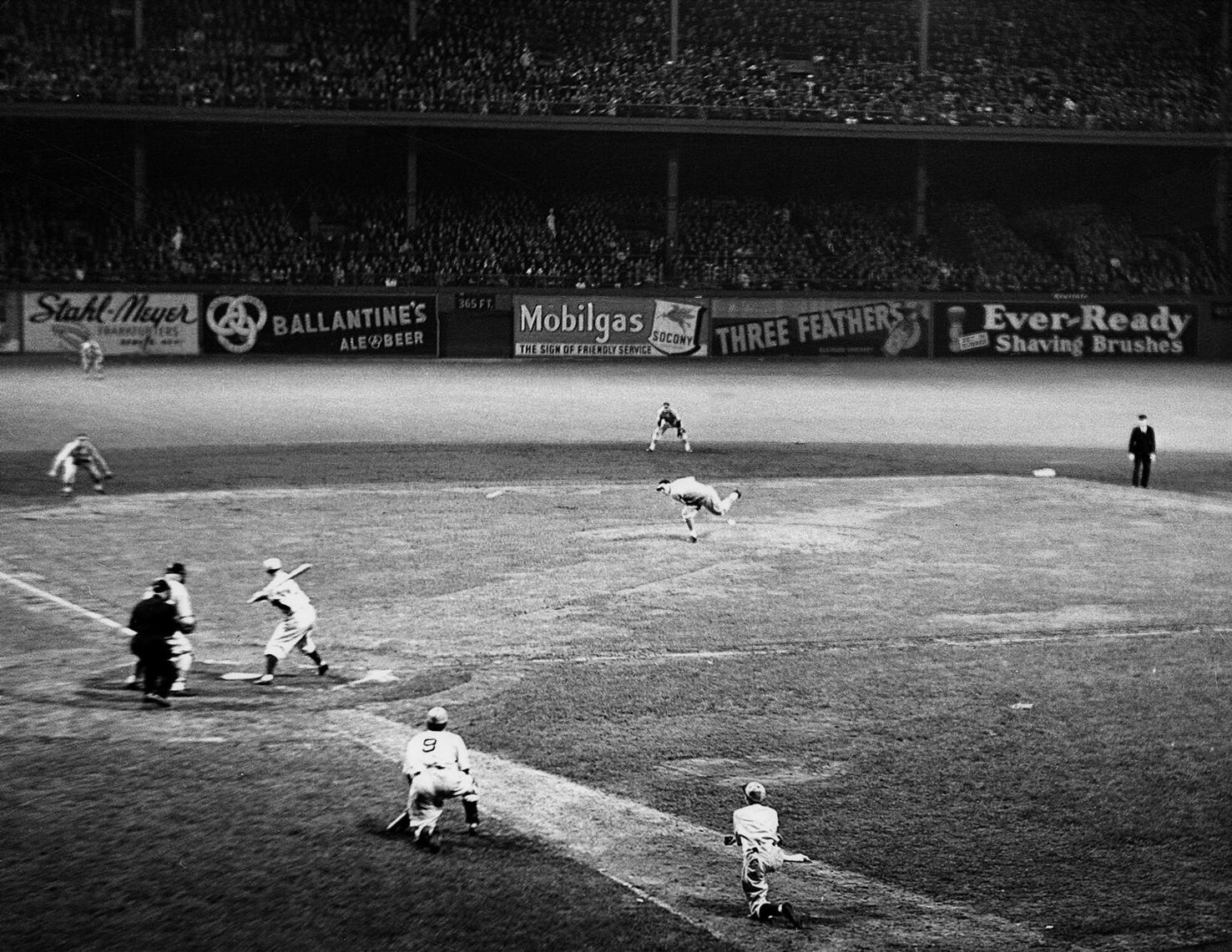 1939 The first major league baseball game is televised